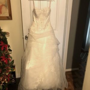 Size 4 Eden Bridal Wedding Dress, Off White